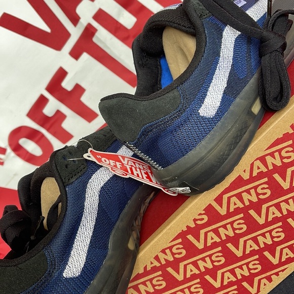 Vans Evdnt Ultimatewaf
(Deuce) Black/True Blue
VNOA5DY78B2
Men’s Skate Sneakers - Picture 15 of 16